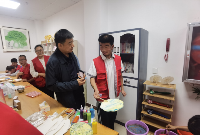 ：济莱特校、莱芜宏博康养中心校企融合展新篇AG真人国际校企携手展成果匠心巧手绘未来(图3)